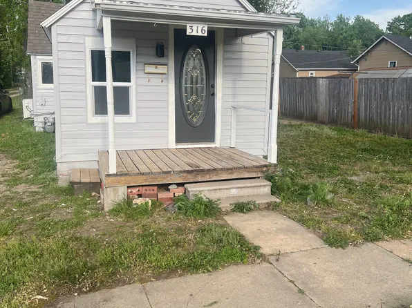 316 S Plum St, Newton, KS 67114