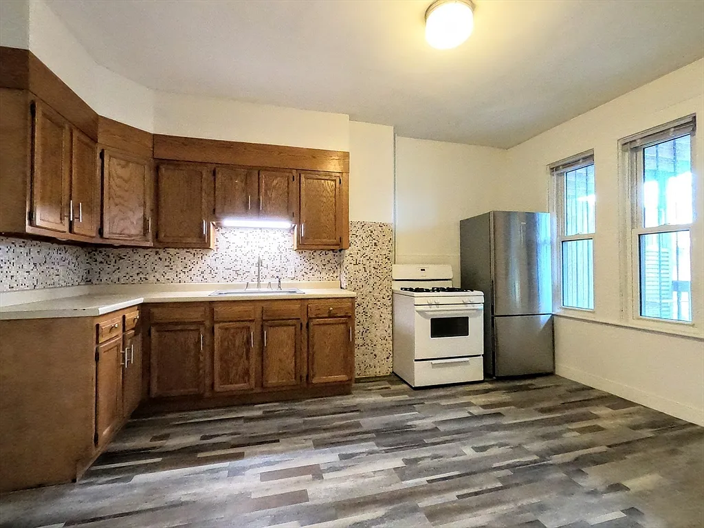 2 bed, 1.0 bath, 1050 sqft, $2,750 — Photo 3
