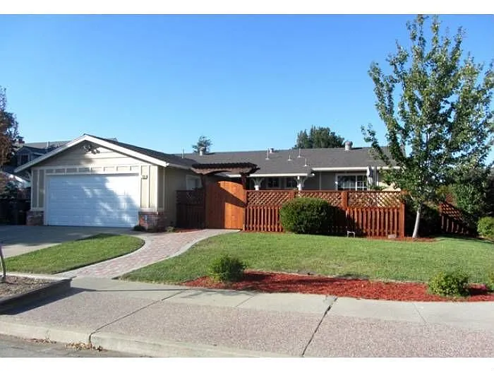 7896 Hazelnut Dr photo 1