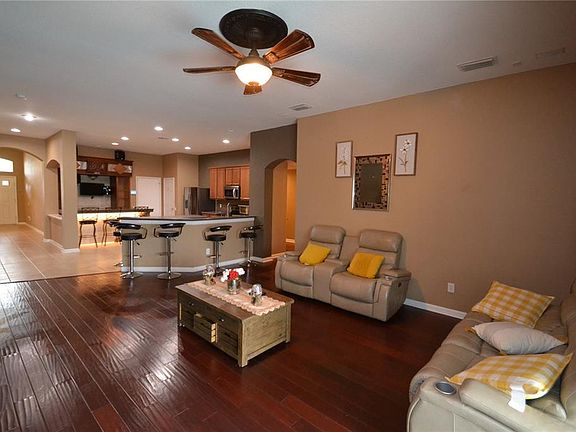 5th image of 31117 Creekridge Dr