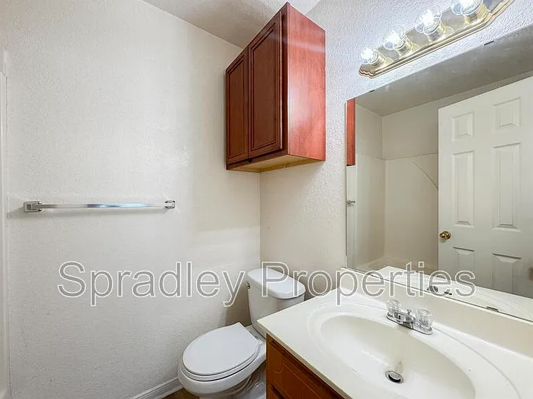102 Lacey Lou Ln — Photo 7