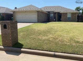 129 Garrett St, Burkburnett, TX 76354
