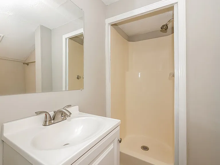 1504179_029_bathroom_13004321.jpg