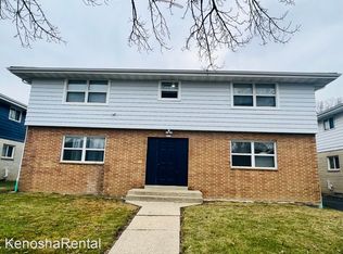 4716 37th Ave APT 01, Kenosha, WI 53144