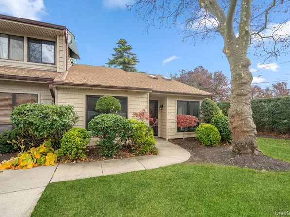 1 Stanford Court #1, Wantagh, NY 11793