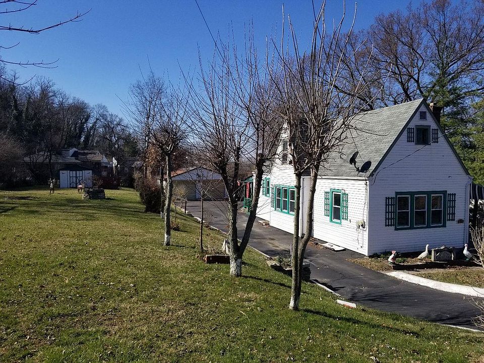 2nd image of 219 E Columbia Ave