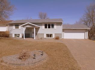 440 Bonnie St, Windom, MN 56101