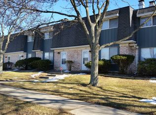 3212 N Molleck Dr, Peoria, IL 61604
