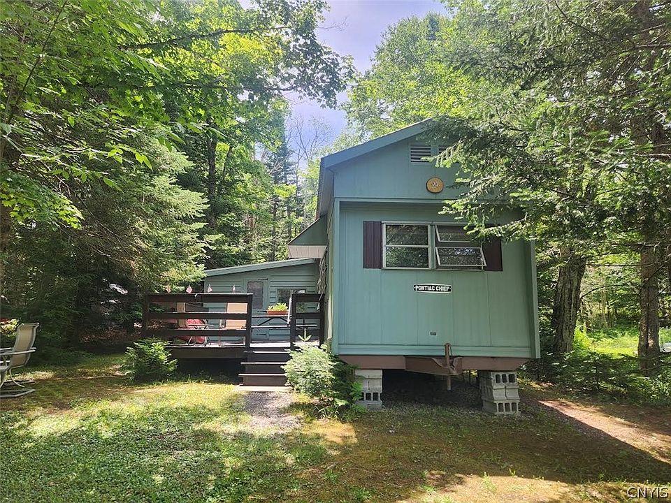 1st image of 24 Evergreen Dr