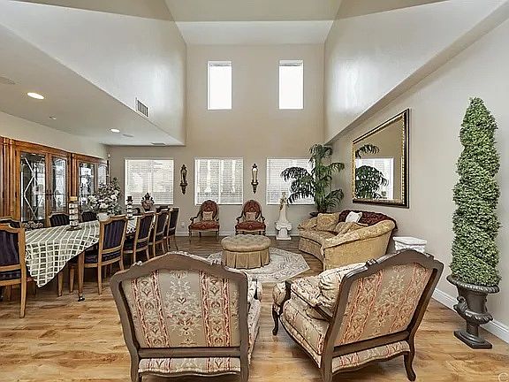 4th image of 11499 Brookrun Ct