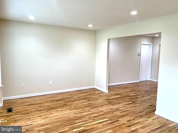 4th image of 26 Blackburn Ct