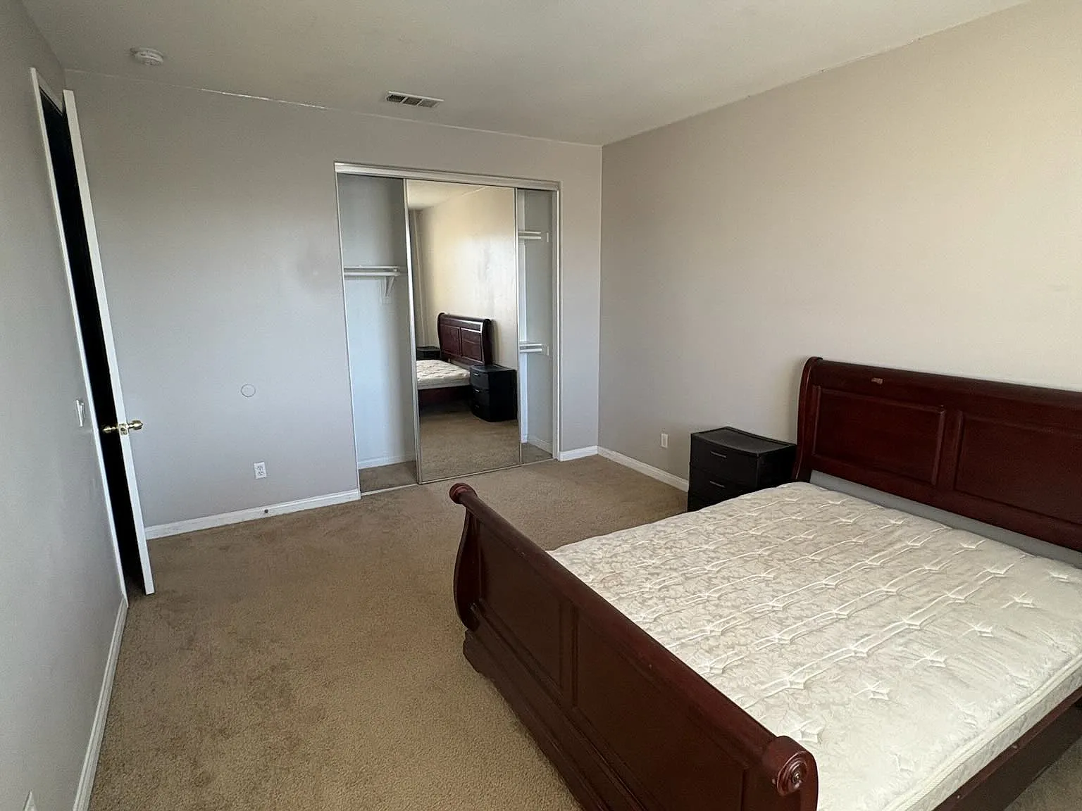 3 bed, 4369 sqft, $1,100 — Photo 4