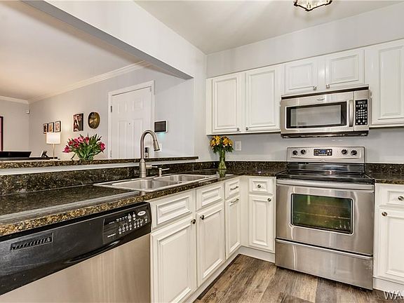 5th image of 120 15th St E APT 507