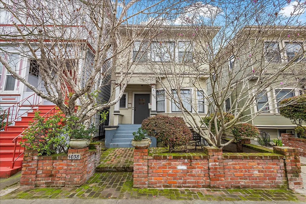 Building Photo - 1038 Santa Clara Ave #A
