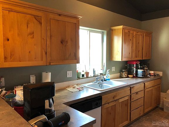 3rd image of 1365 NW Breann Loop
