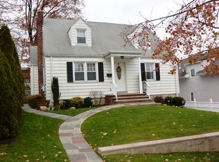 797 Pleasantview Ter, Ridgefield, NJ 07657