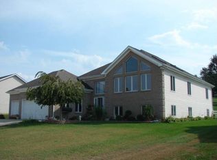 3515 Turnberry Dr, McHenry, IL 60050