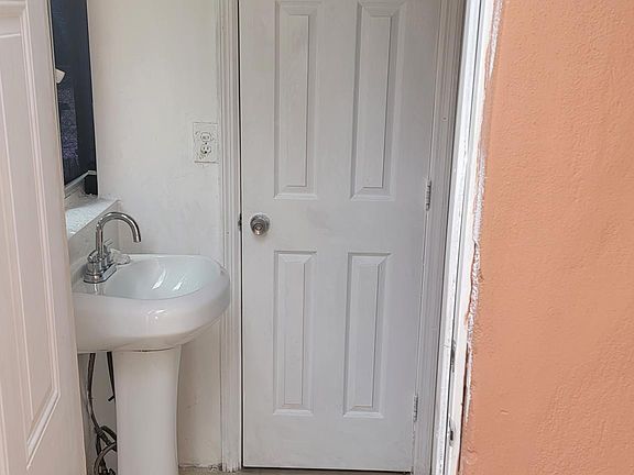 4th image of 540 NW 137th St
