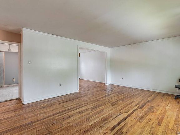 4th image of 230-40 Edgewood Ave