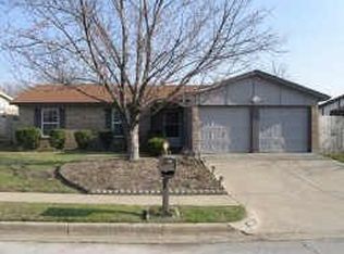 6512 High Meadow Ct, Watauga, TX 76148