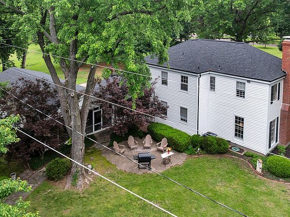 5th image of 3 E Weldon Spring Heights Dr