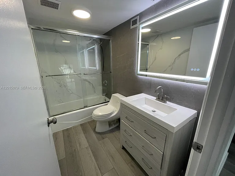 1901 Brickell Ave #B2104 — Photo 8