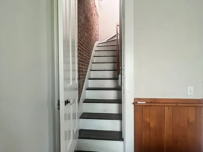 1327 E Washington St — Photo 19