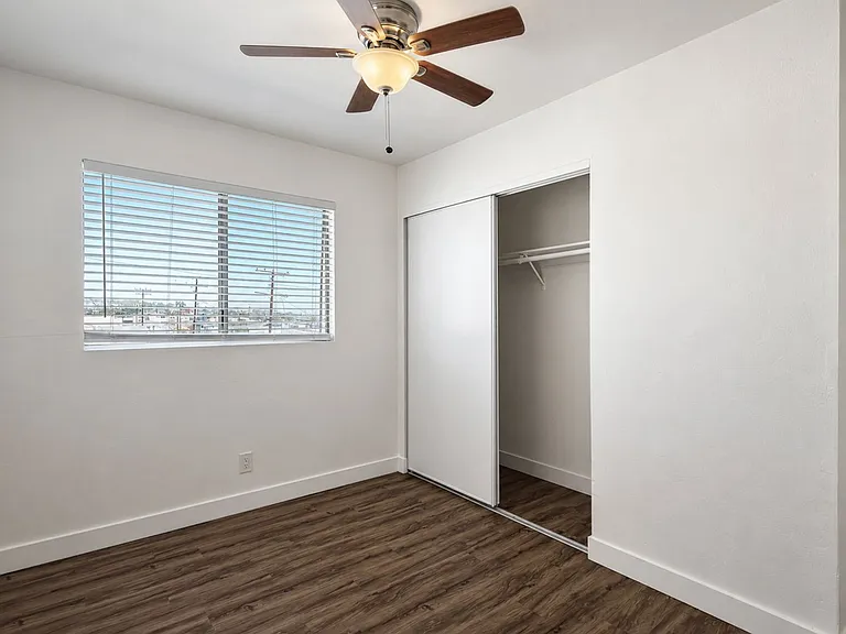 2226 Lewis Ave — Photo 9