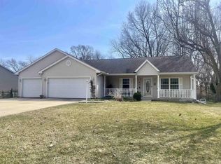 20660 S Gatehouse Dr, South Bend, IN 46637