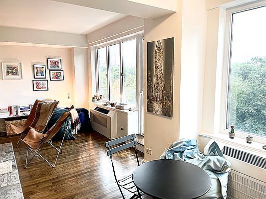 1st image of 40 Central Park S #7C