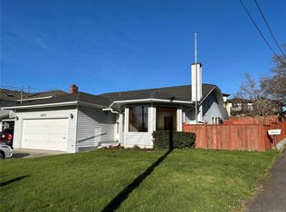 4225 Quadra St, Saanich, BC V8X 1L5