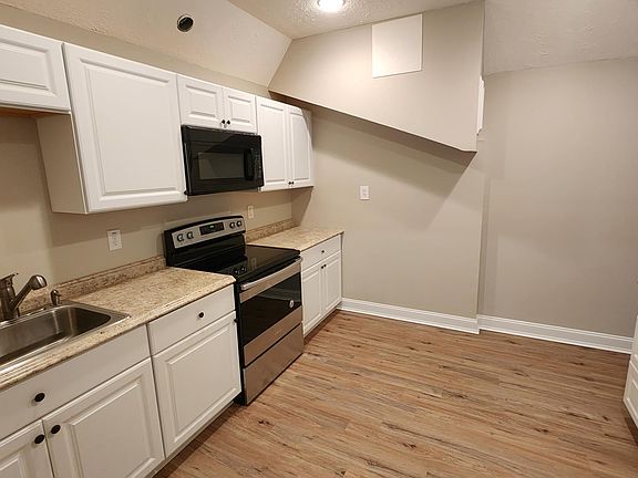 3rd image of 1703 Clayhill Ct SW #1