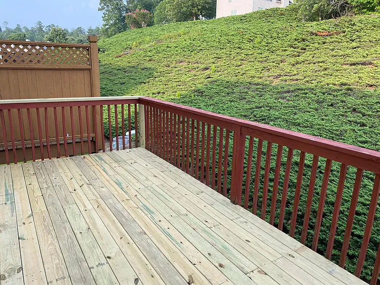 1028 Thornborough Dr — Photo 14