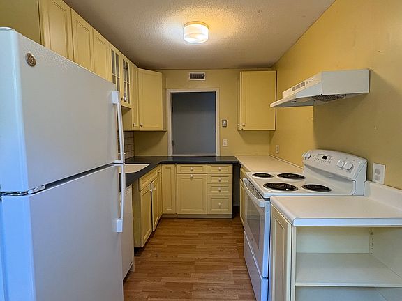 3rd image of 549 Heritage Village #D
