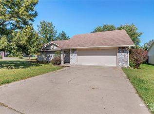 2811 W Sunset Dr, Rogers, AR 72756