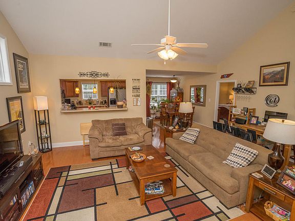 5th image of 1418 Hazelgreen Way