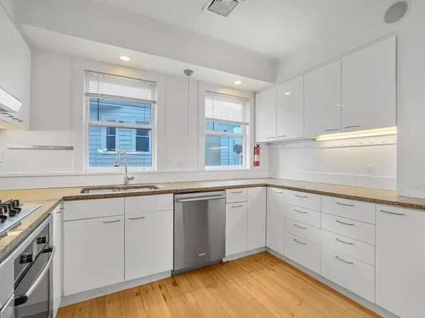 172 Maplewood St, Watertown, MA 02472