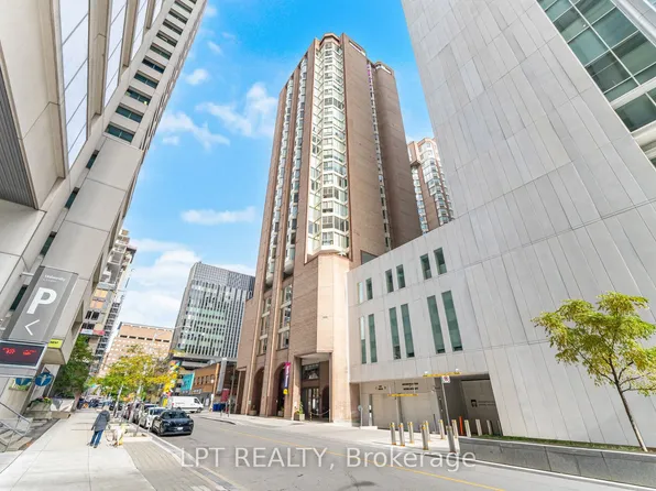 55 Centre Ave #2007, Toronto, ON M5G 2H5