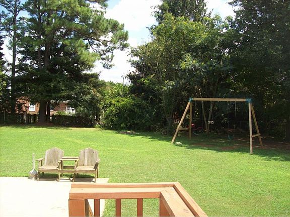 3rd image of 1668 Robinhood Dr