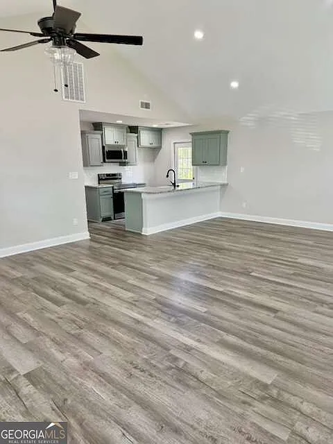 3 bed, 2.0 bath, $1,800 — Photo 3