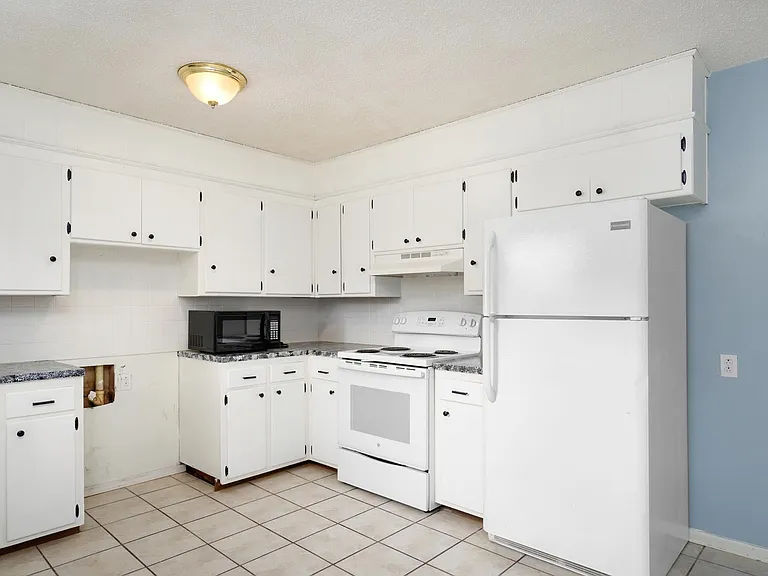 1010 W Lakewood St — Photo 11