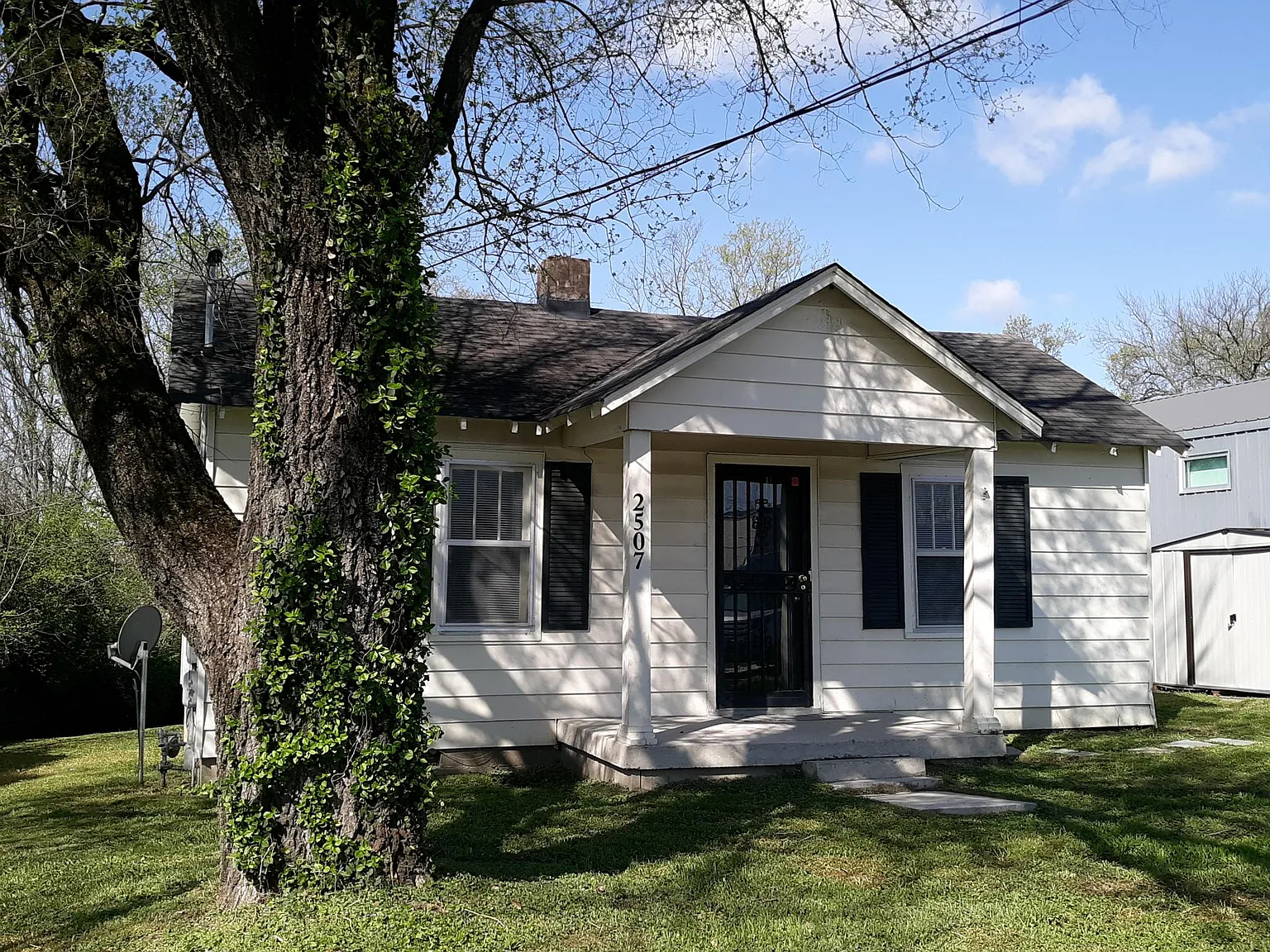 2507 Eugenia Avenue — Photo 2
