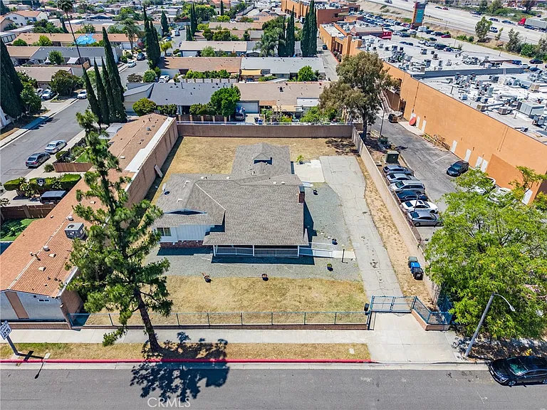 1345 S Jellick Ave — Photo 56