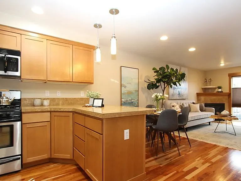 9237 17th Ave SW #3 — Photo 3