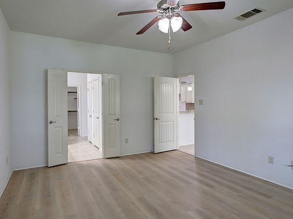 3rd image of 432 Hideaway Rd