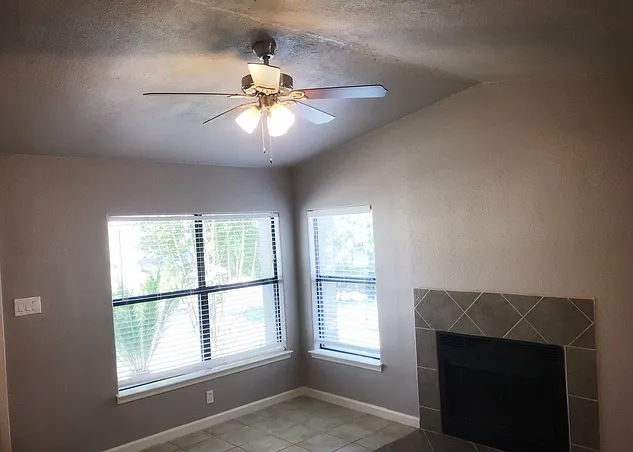 3bed/2bath Super Cute House for Rent! Available NOW! — Photo 4