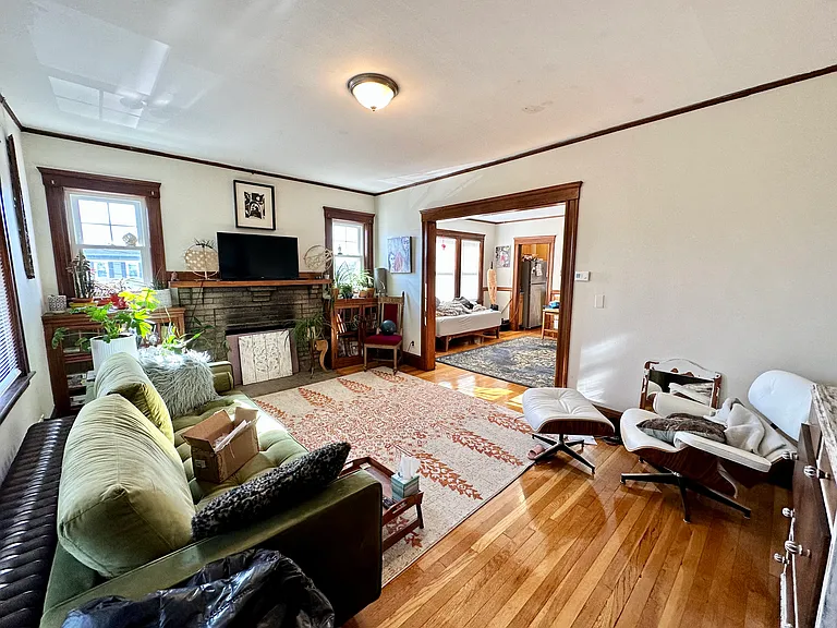 290 Waverley Ave #1 — Photo 2