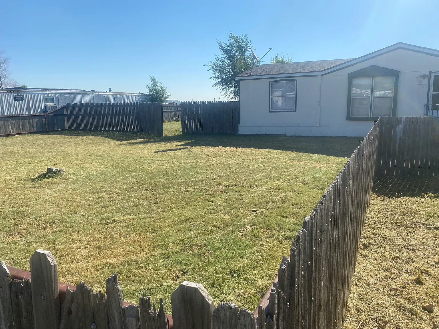 120 Loma Linda Ln — Photo 1