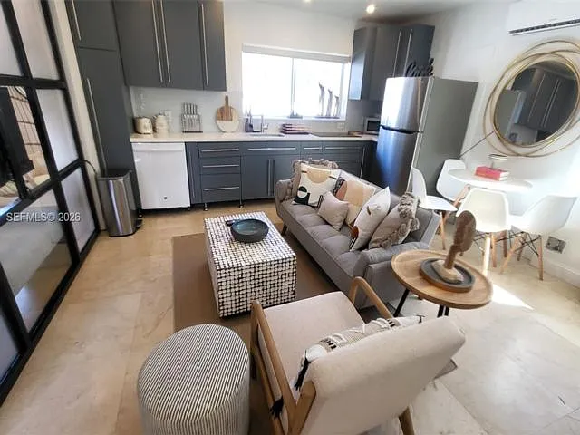 1 bed, 1.0 bath, $3,000 — Photo 2
