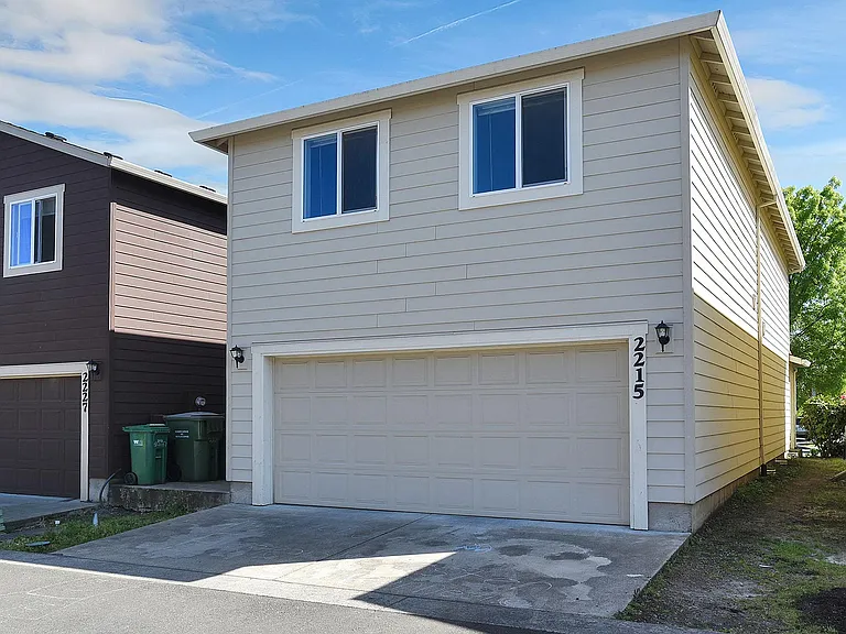 2215 Sam Parrett Dr — Photo 32